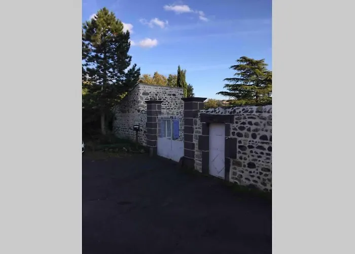 Maisonnette En Pierre Independante De 20 M2